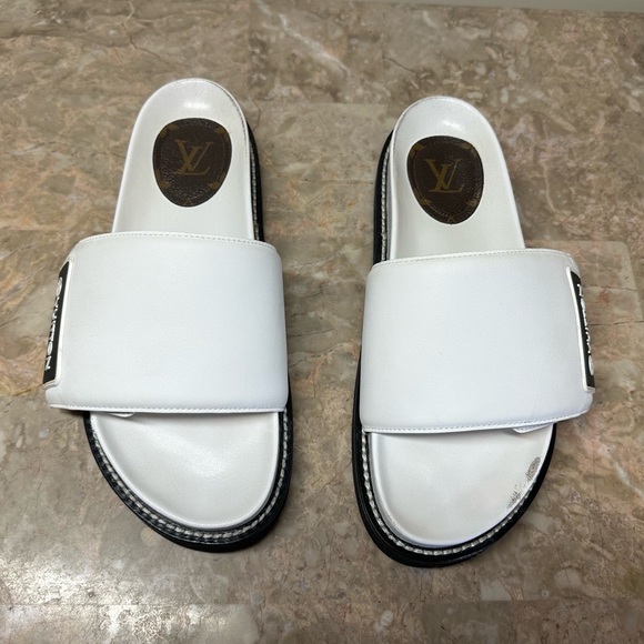Louis Vuitton | Calfskin Sunset Flat Mule Sandals size 40 - Picture 2 of 8